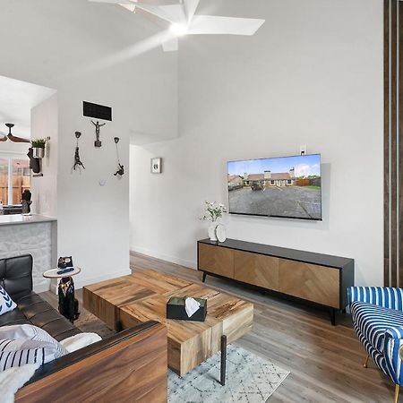Contemporary Couples Getaway Near Austin Favorites - Loft 21 Leilighet Eksteriør bilde