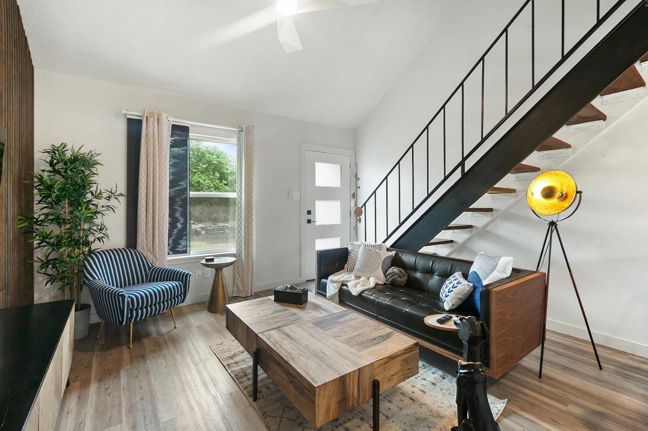 Contemporary Couples Getaway Near Austin Favorites - Loft 21 Leilighet Eksteriør bilde