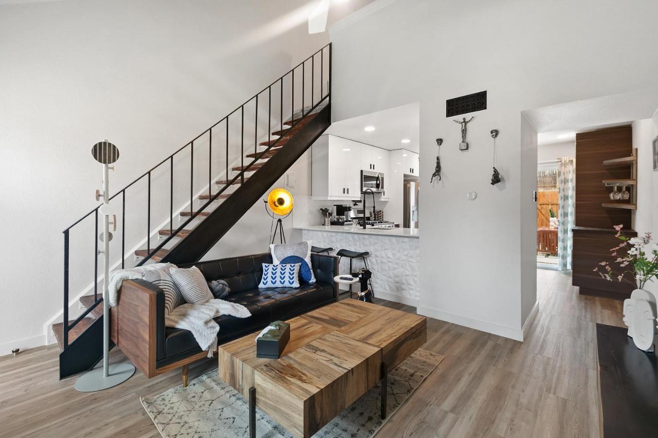 Contemporary Couples Getaway Near Austin Favorites - Loft 21 Leilighet Eksteriør bilde