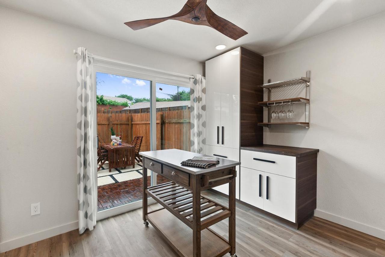 Contemporary Couples Getaway Near Austin Favorites - Loft 21 Leilighet Eksteriør bilde