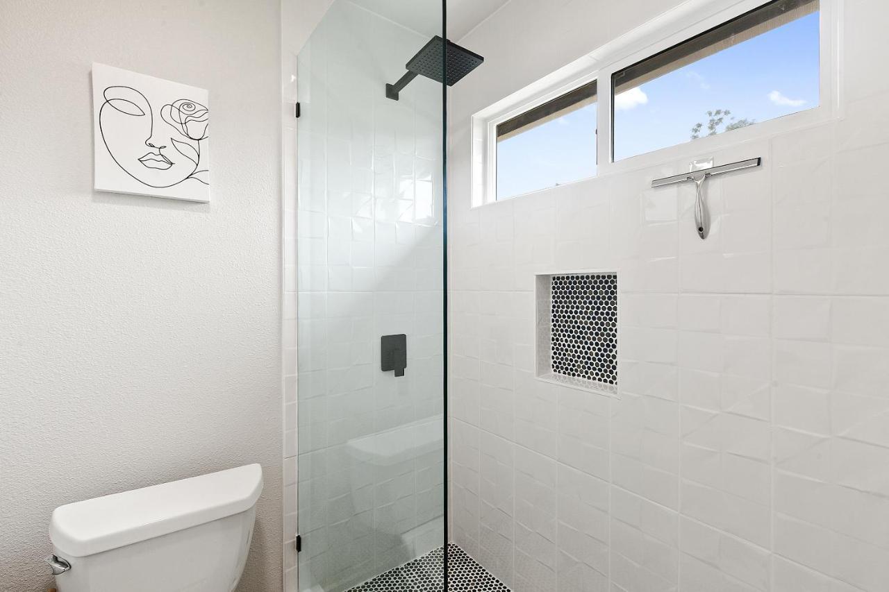Contemporary Couples Getaway Near Austin Favorites - Loft 21 Leilighet Eksteriør bilde