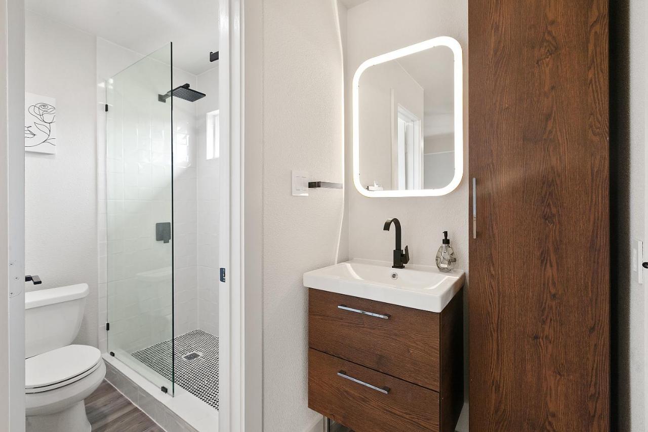 Contemporary Couples Getaway Near Austin Favorites - Loft 21 Leilighet Eksteriør bilde