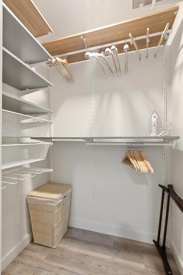 Contemporary Couples Getaway Near Austin Favorites - Loft 21 Leilighet Eksteriør bilde